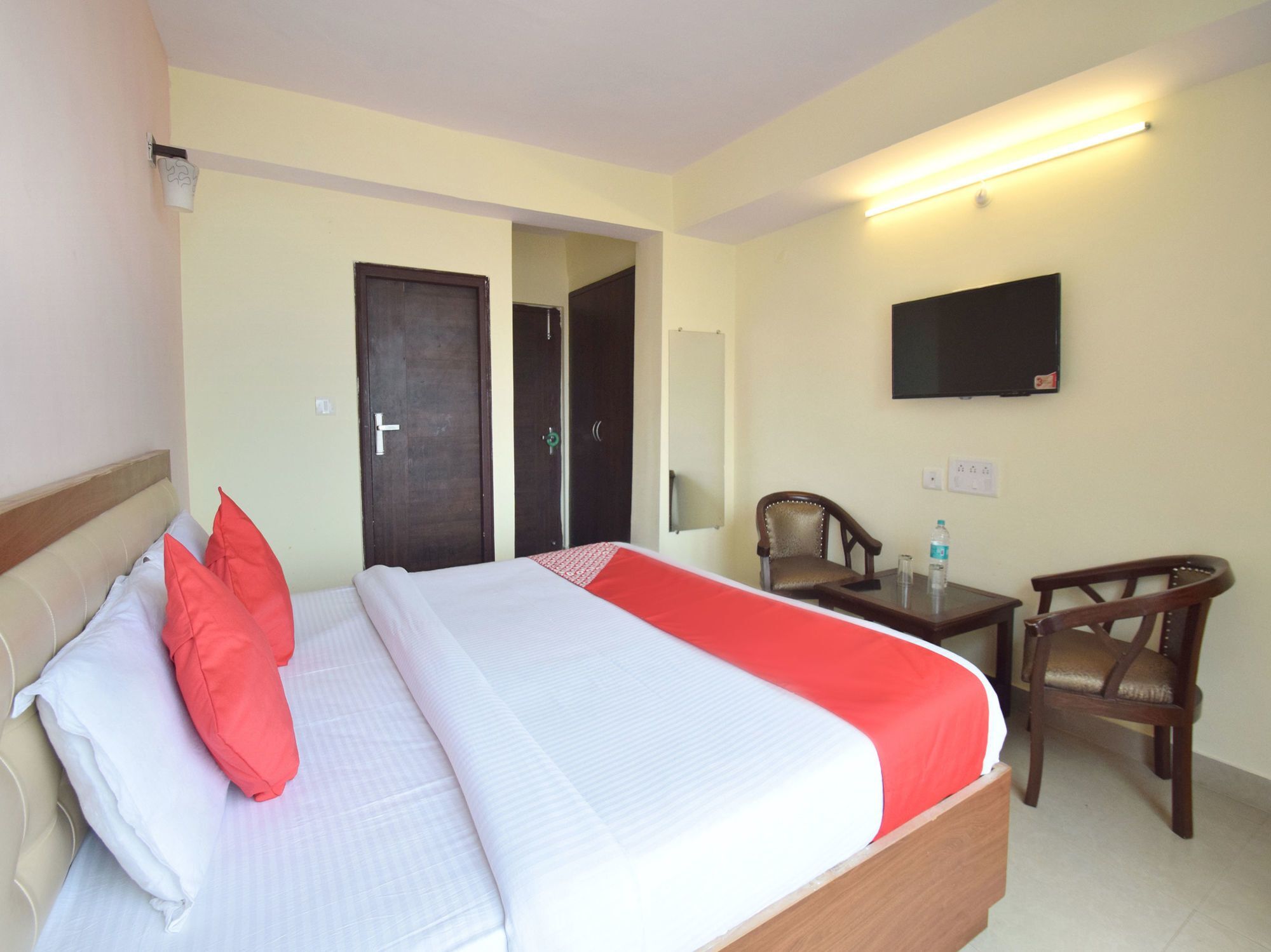 Oyo 8439 Hotel Howard Шимла Экстерьер фото