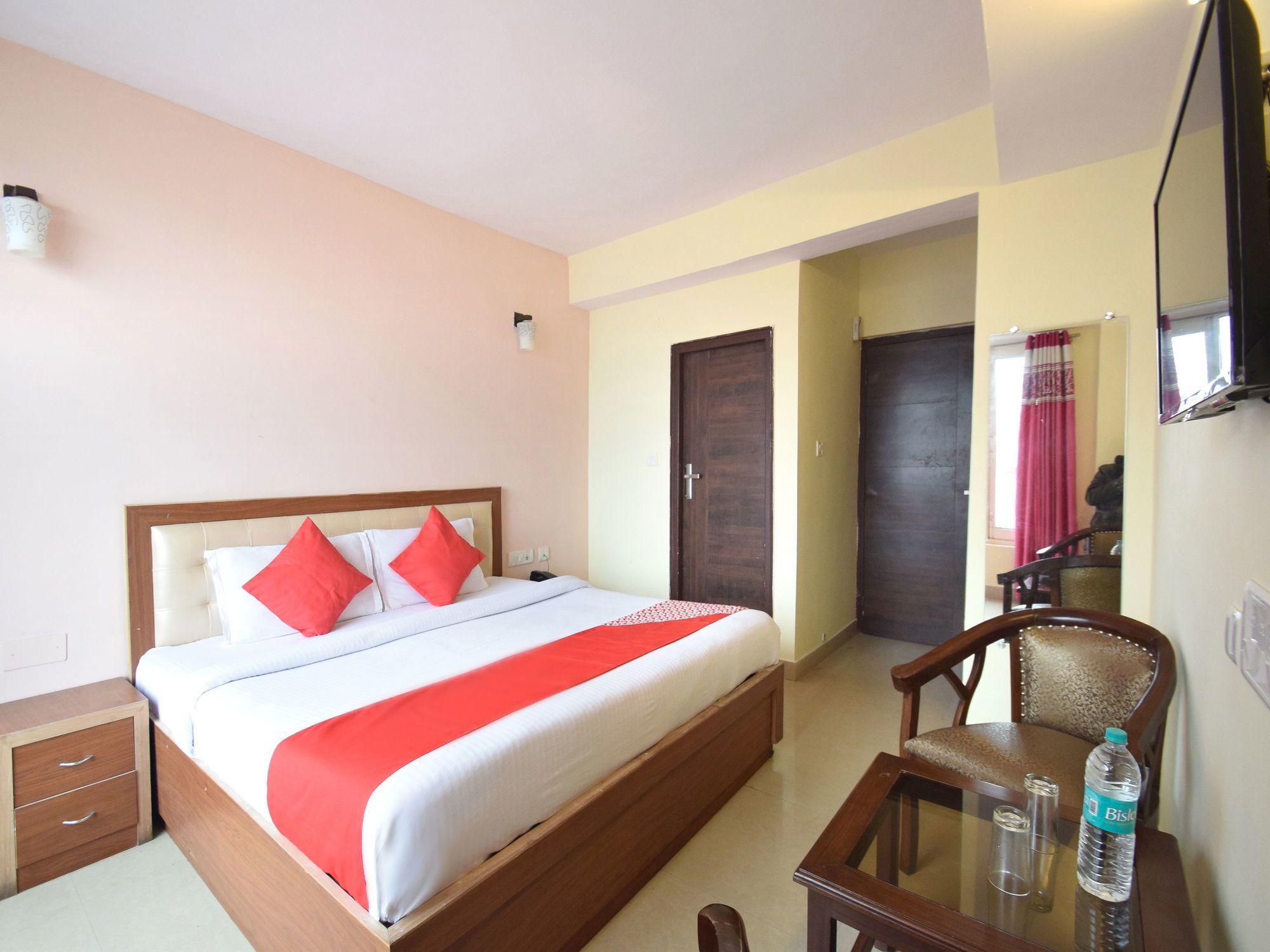 Oyo 8439 Hotel Howard Шимла Экстерьер фото